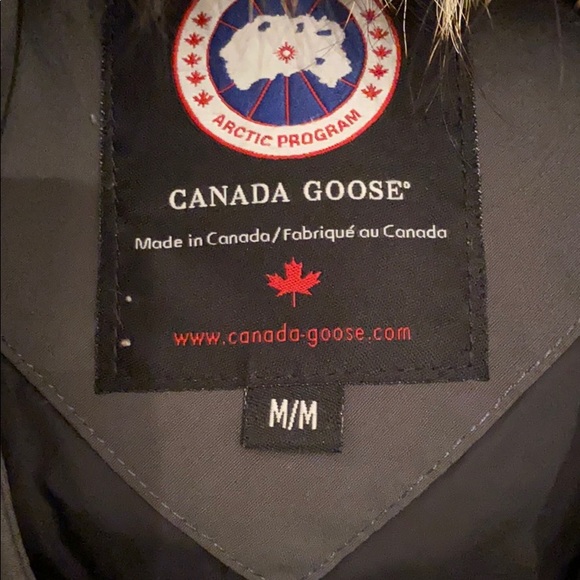 Canada Goose Jacket, bomber style, size M - Picture 3 of 6